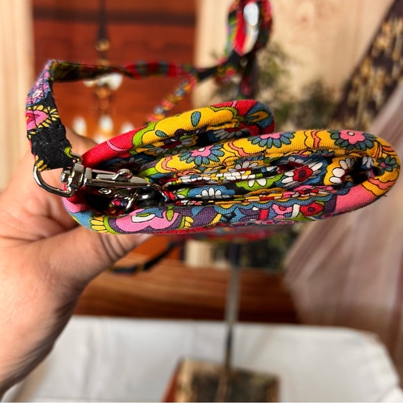 Vera Bradley Symphony in Hue Hot Pink Paisley Wallet with Daisy internal Print - Picture 6 of 17